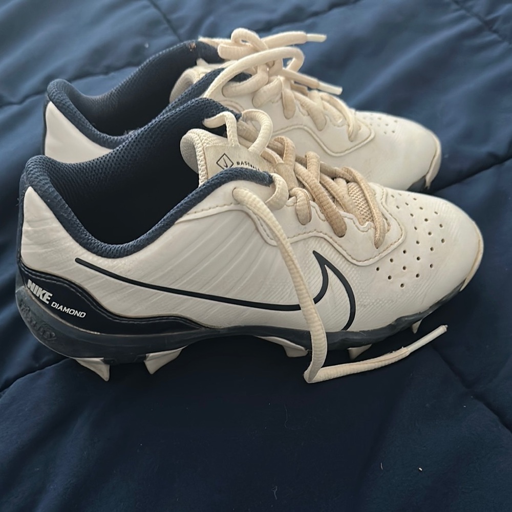 Nike White and Dark Blue Sports Cleats